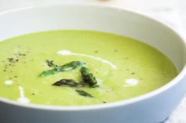 A bowl of cream of aspargus soup.