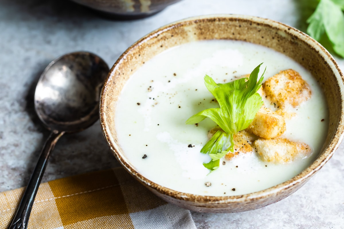 A bowl of cream of celery soup.