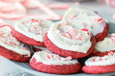 Peppermint cookies on a gray plate.